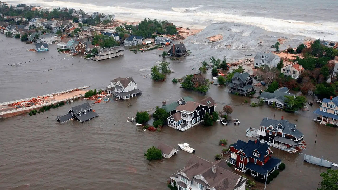 تحذير لـ 200 ألف مواطن.. عاصفة شديدة تهدد العاصمة النيوزيلندية برياح قياسية